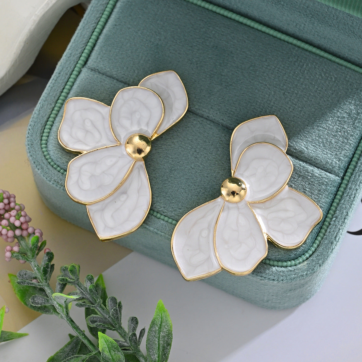Damen Ohrringe im floralen Design mit elegantem Goldrand Shop Nory