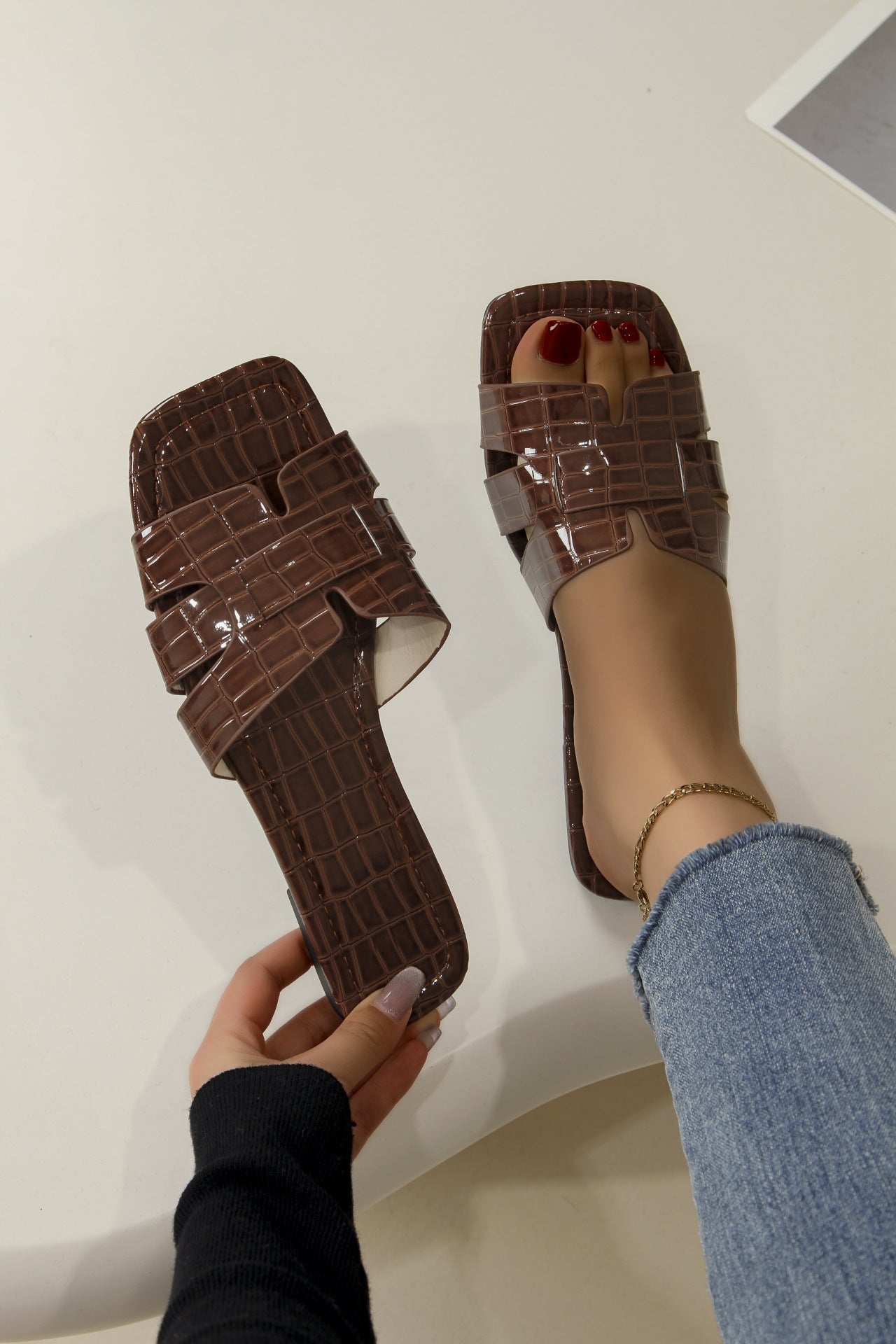 Damen Komfortable Slip-On Sandalen mit trendiger Kroko-Prägung