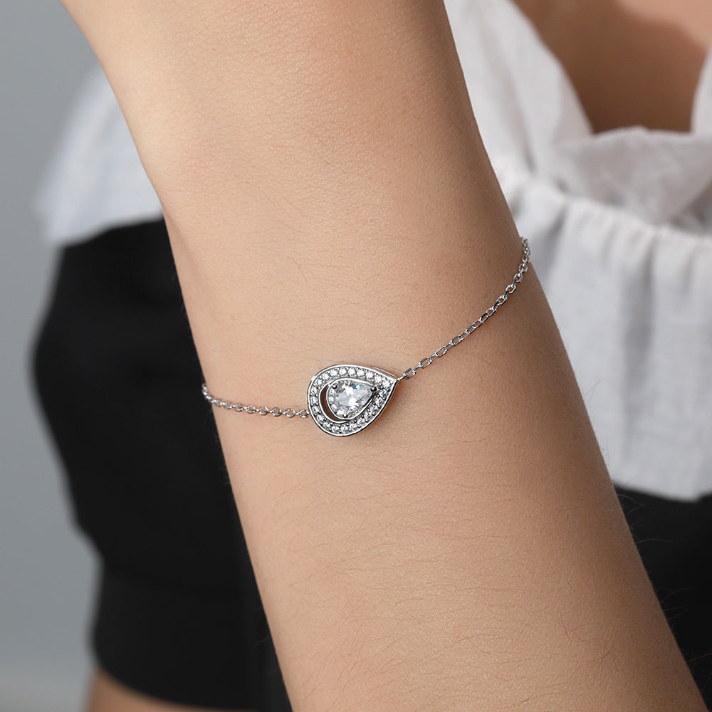 Damenarmband mit eleganter Tropfenform und funkelnden Zirkonia-Details Shop Nory