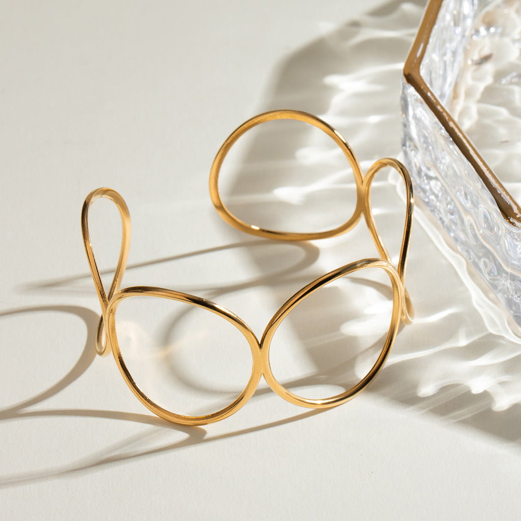 Damen Offenes Armband aus hypoallergenem Edelstahl mit elegantem Schwungdesign Shop Nory