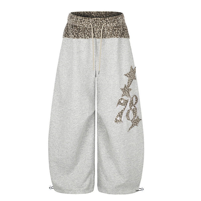Damen Extraweite Palazzo-Loungehose mit hohem Komfortbund, Leoprint-Bund und dekorativer Stern-Ziffer-Applikation Shop Nory