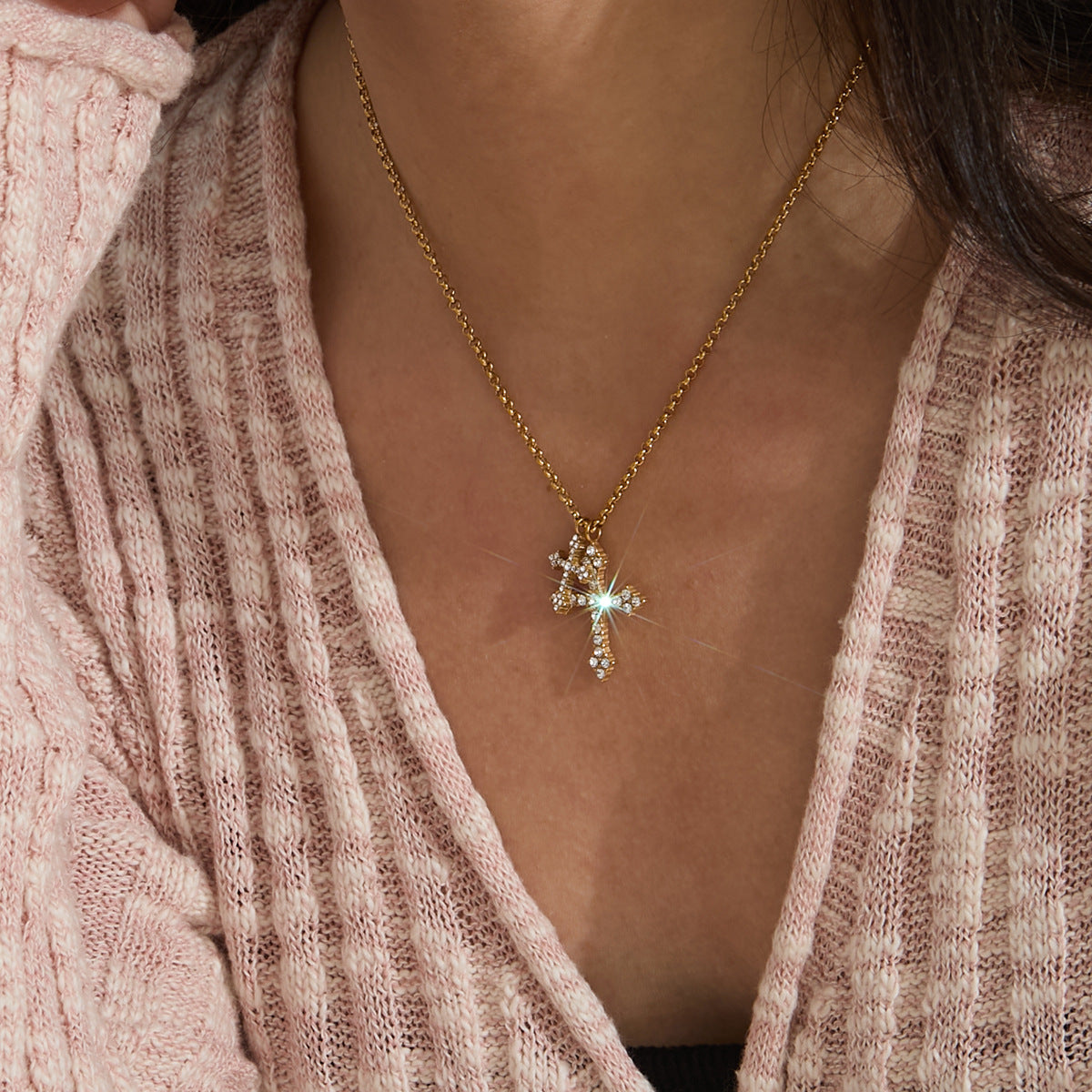 Damen Halskette mit funkelndem Kreuzanhänger aus hochwertigem Edelstahl Shop Nory