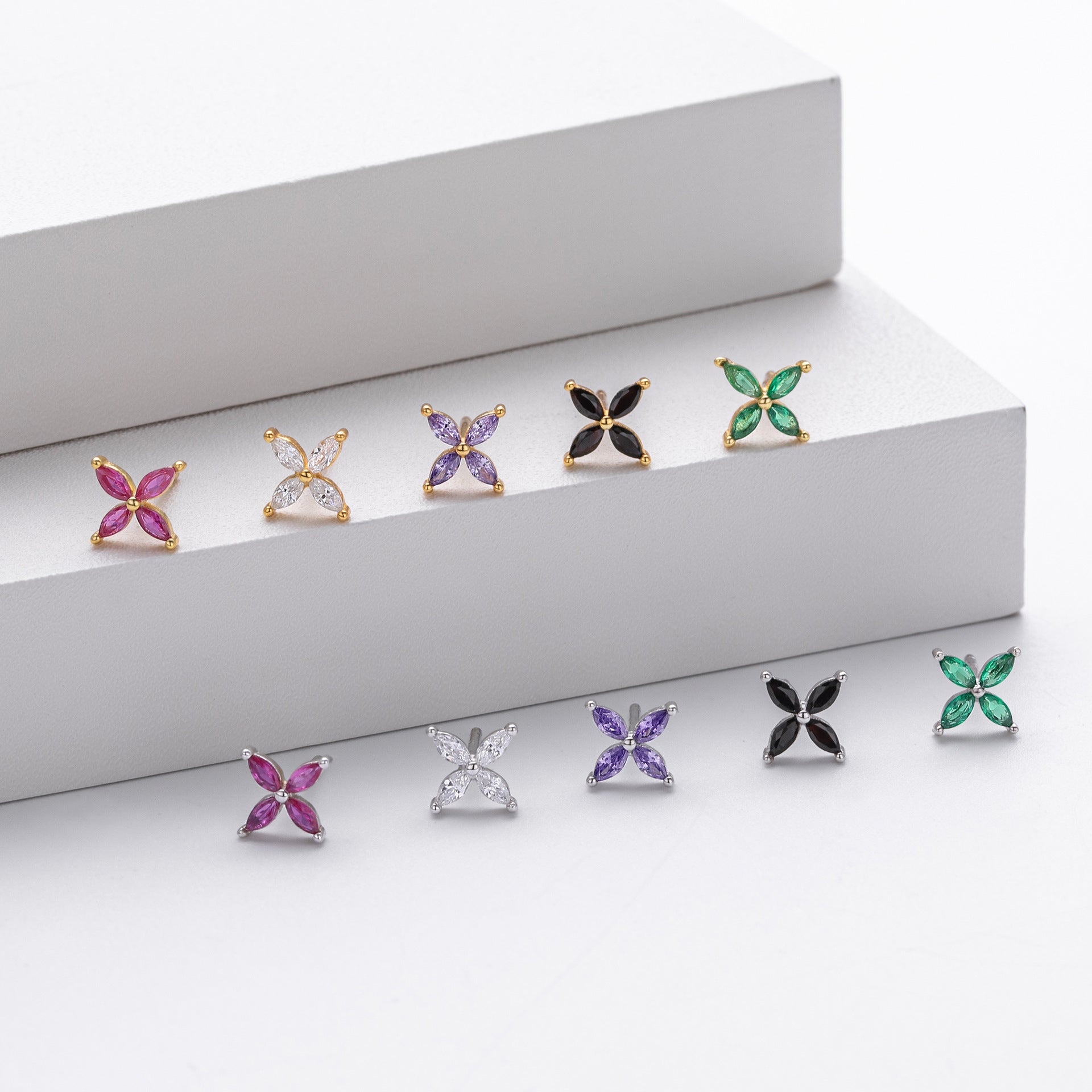 Damen Ohrstecker aus 925 Sterling Silber mit funkelndem Zirkonblüten-Design Shop Nory