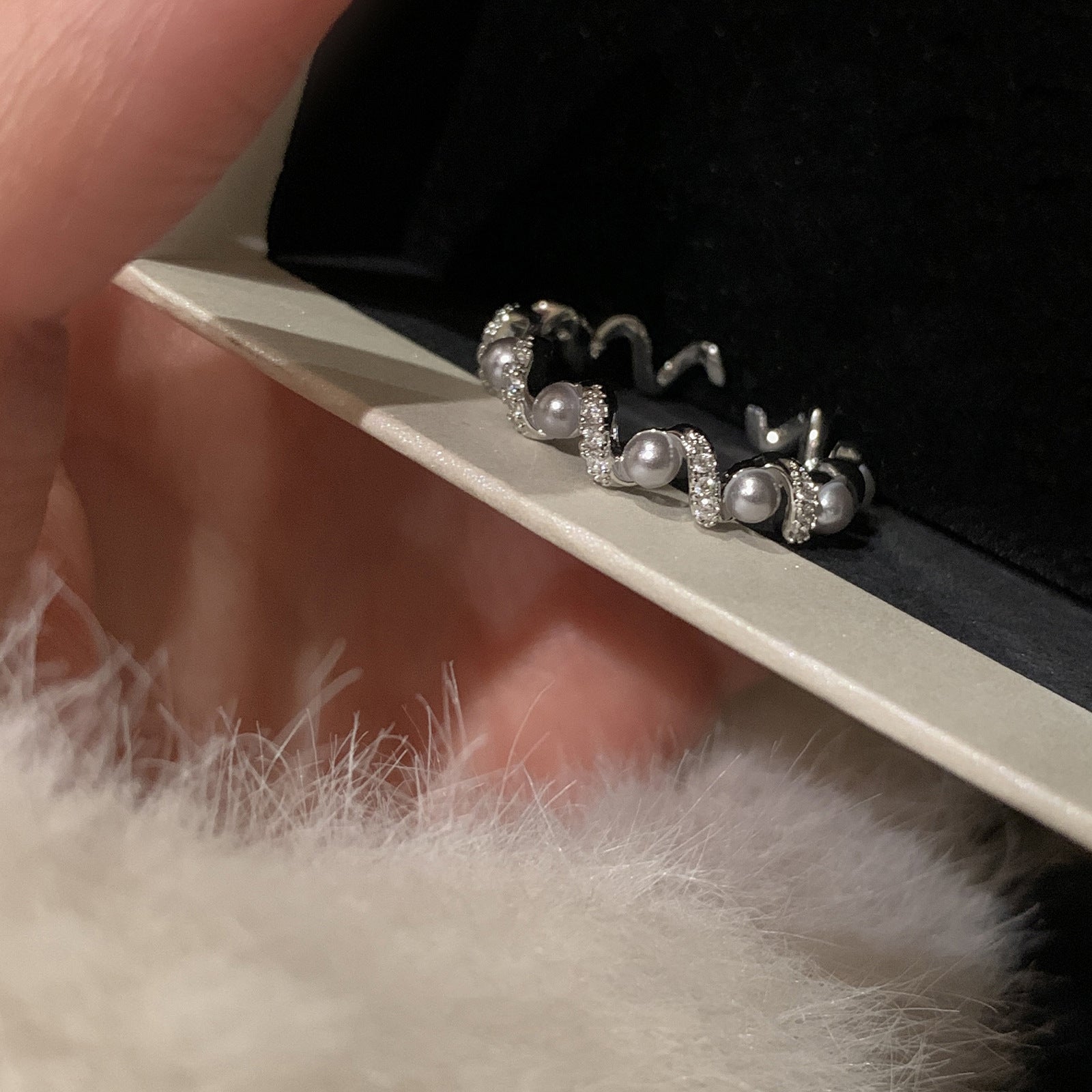 Damenring mit elegantem Perlen- und Zirkonia-Design Shop Nory