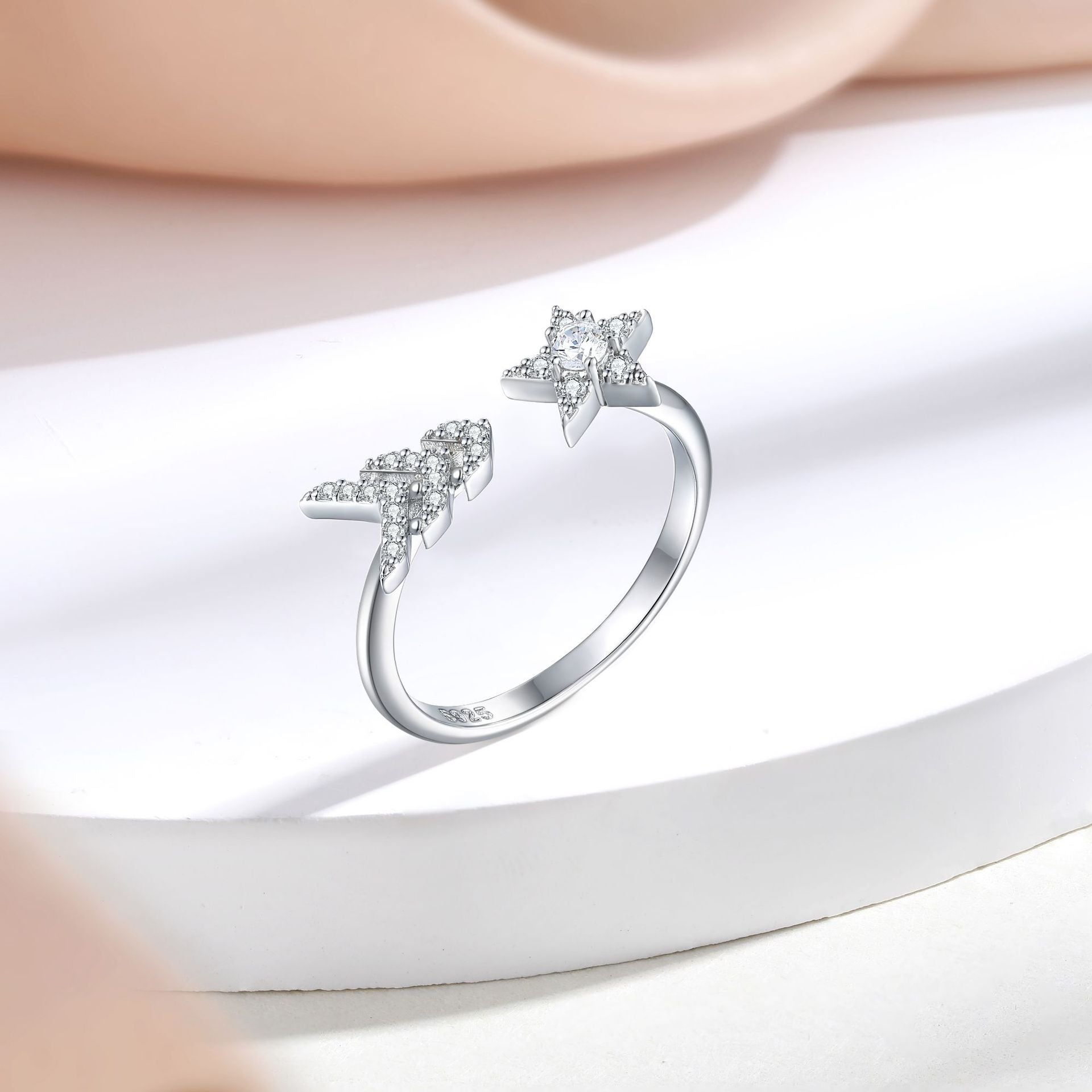 Damen Ring mit funkelndem Design und eleganten Zirkonia-Details Shop Nory