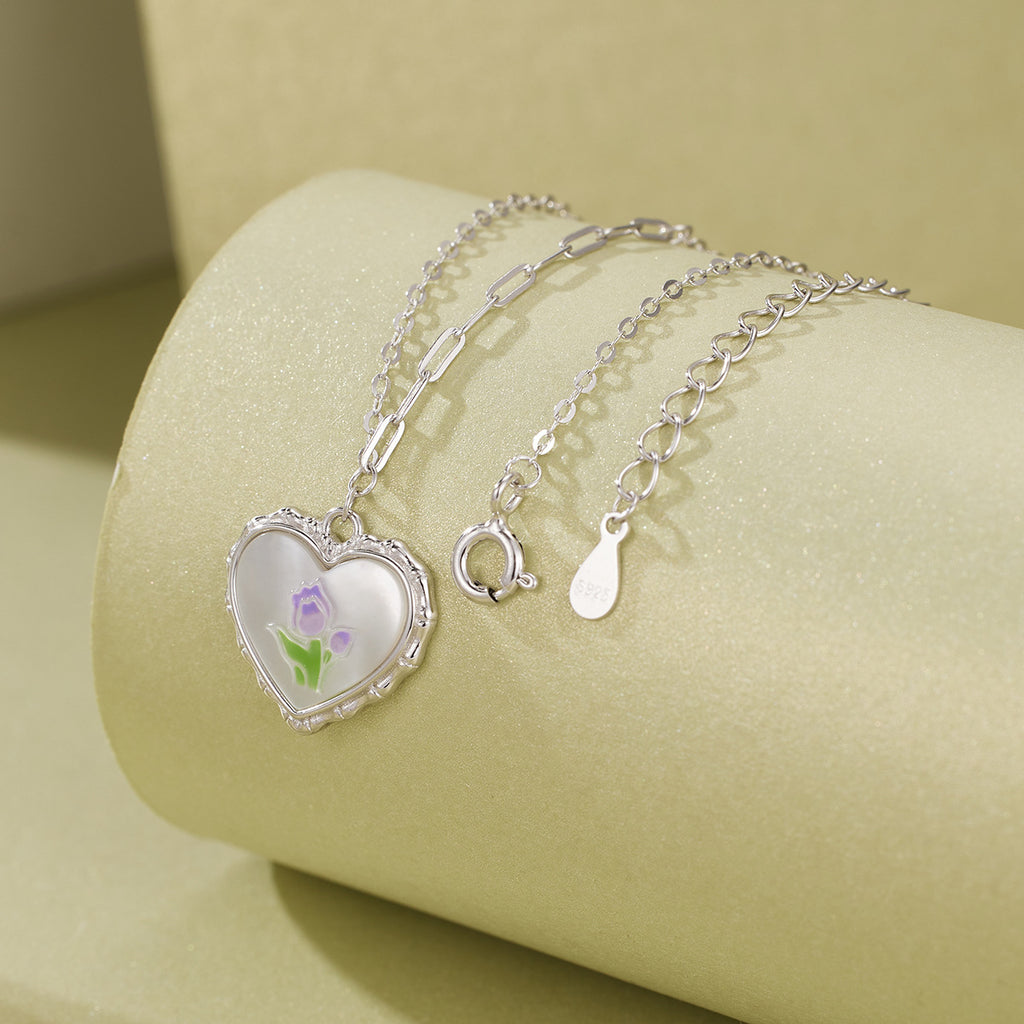 Damen Halskette mit herzförmigem Anhänger und floralem Design Shop Nory