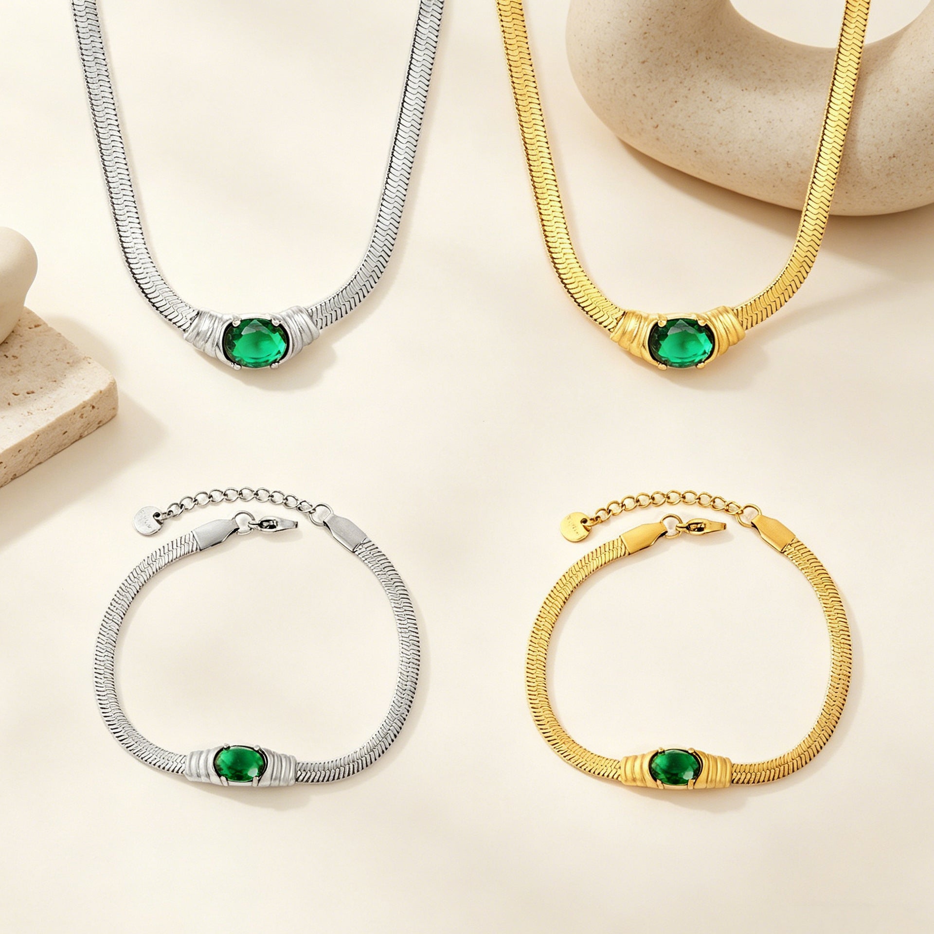 Damen elegante Halskette mit funkelndem grünen Zirkonstein und hochwertigem Goldverschluss Shop Nory