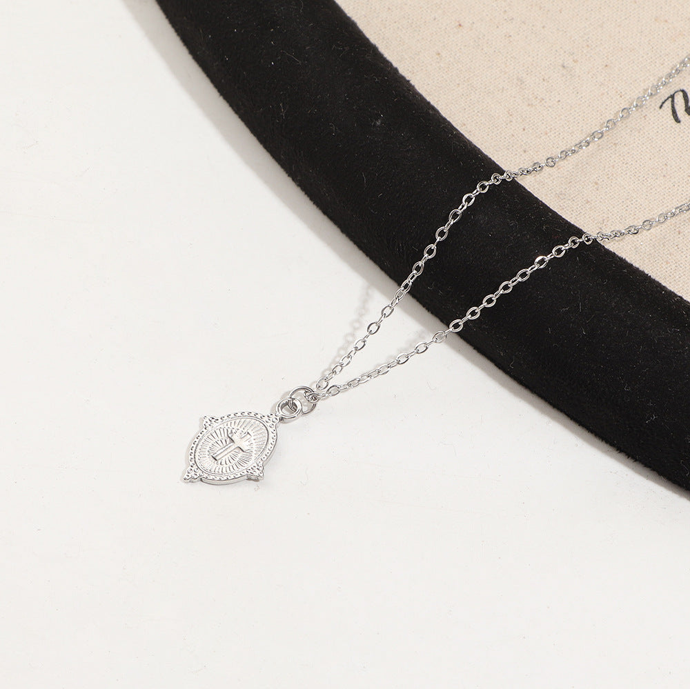Damen Halskette mit detailverliebtem Anhänger Shop Nory