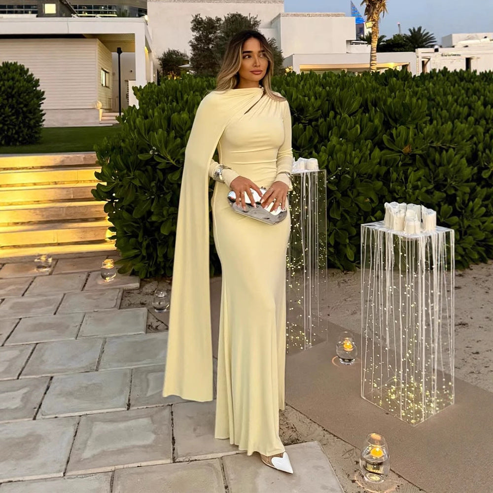 Damen Tailliertes Maxikleid mit einseitigem Cape und hohem Kragen Shop Nory