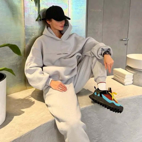 Damen Oversized Kapuzenpullover mit Statement-Print und elastischer High-Waist Jogginghose Set Shop Nory