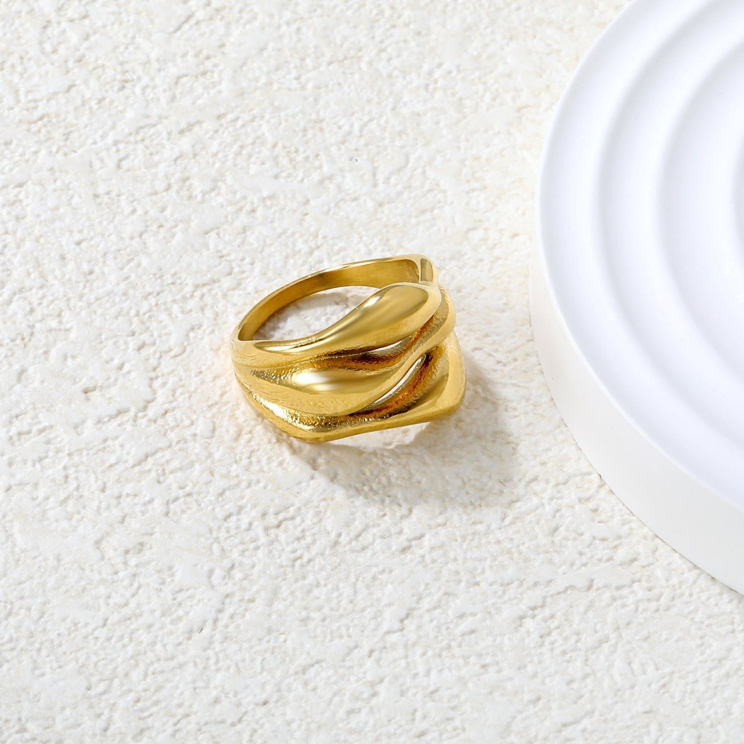 Damen Ring mit modernem, geschwungenem Design Shop Nory