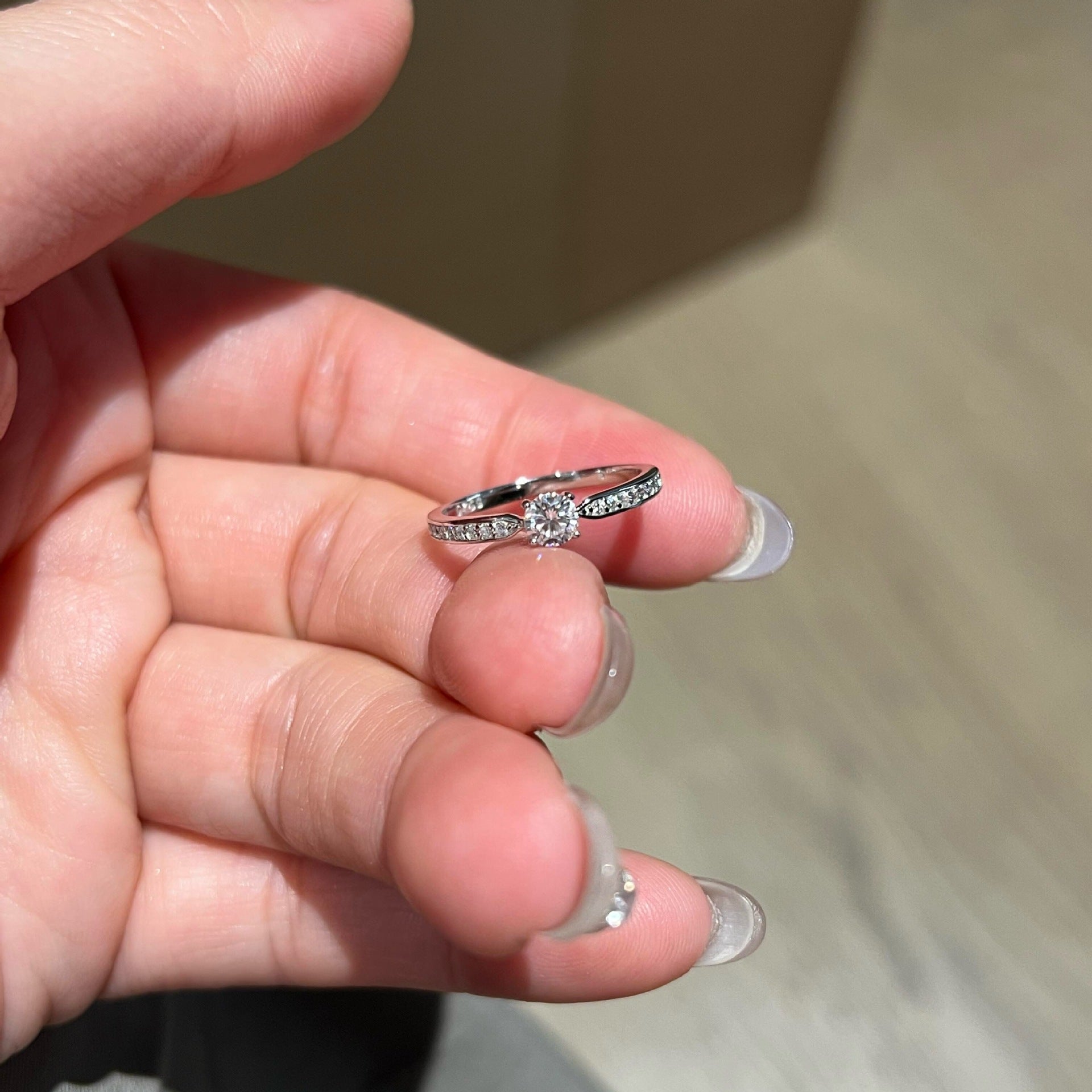Damen Verlobungsring mit funkelndem Solitaire-Diamanten Shop Nory