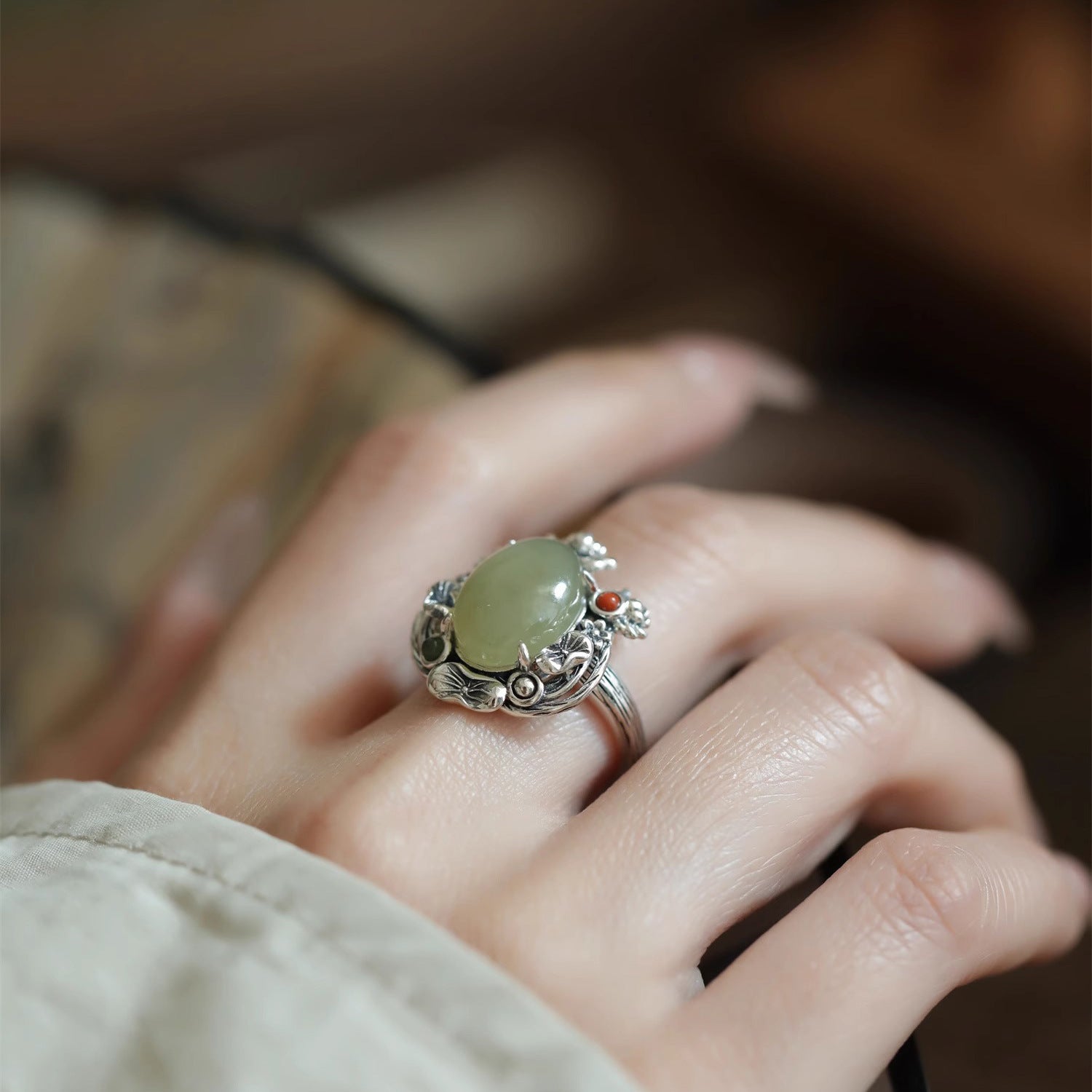 Damenring mit floralen Verzierungen und elegantem Jade-Edelstein Shop Nory