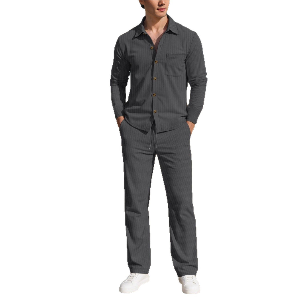 Herren eleganter Freizeitanzug mit strukturierter Oberfläche und praktischen Taschen