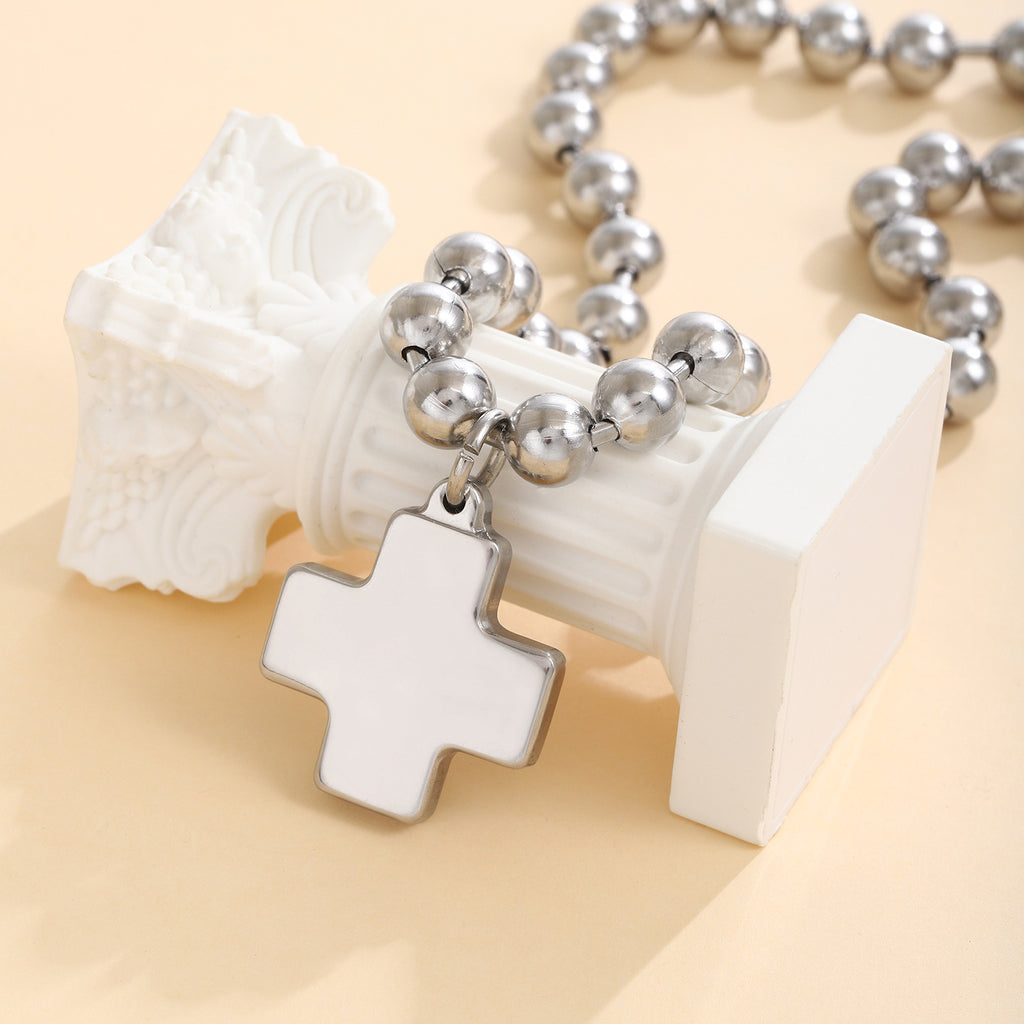 Damenarmband mit Kreuzanhänger und glänzenden Perlen Shop Nory