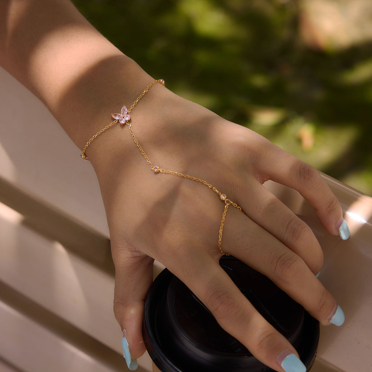 Damen Armband mit funkelndem Schmetterlingsanhänger Shop Nory
