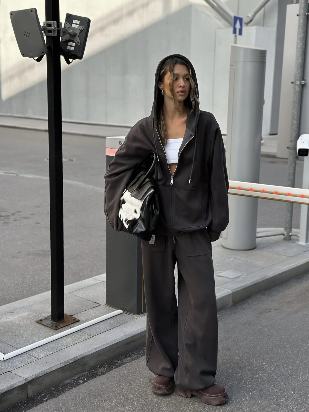 Damen oversized Kapuzenjacke mit Reißverschluss und lässiger Cargo-Loungehose Shop Nory