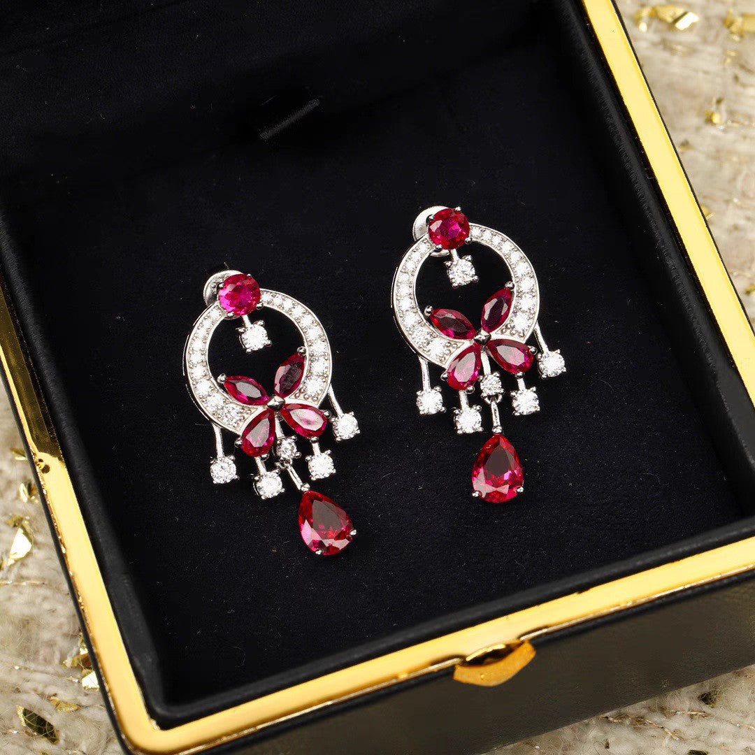 Damen Ohrringe mit kunstvollem Blumen-Design und funkelnden Edelsteinen Shop Nory