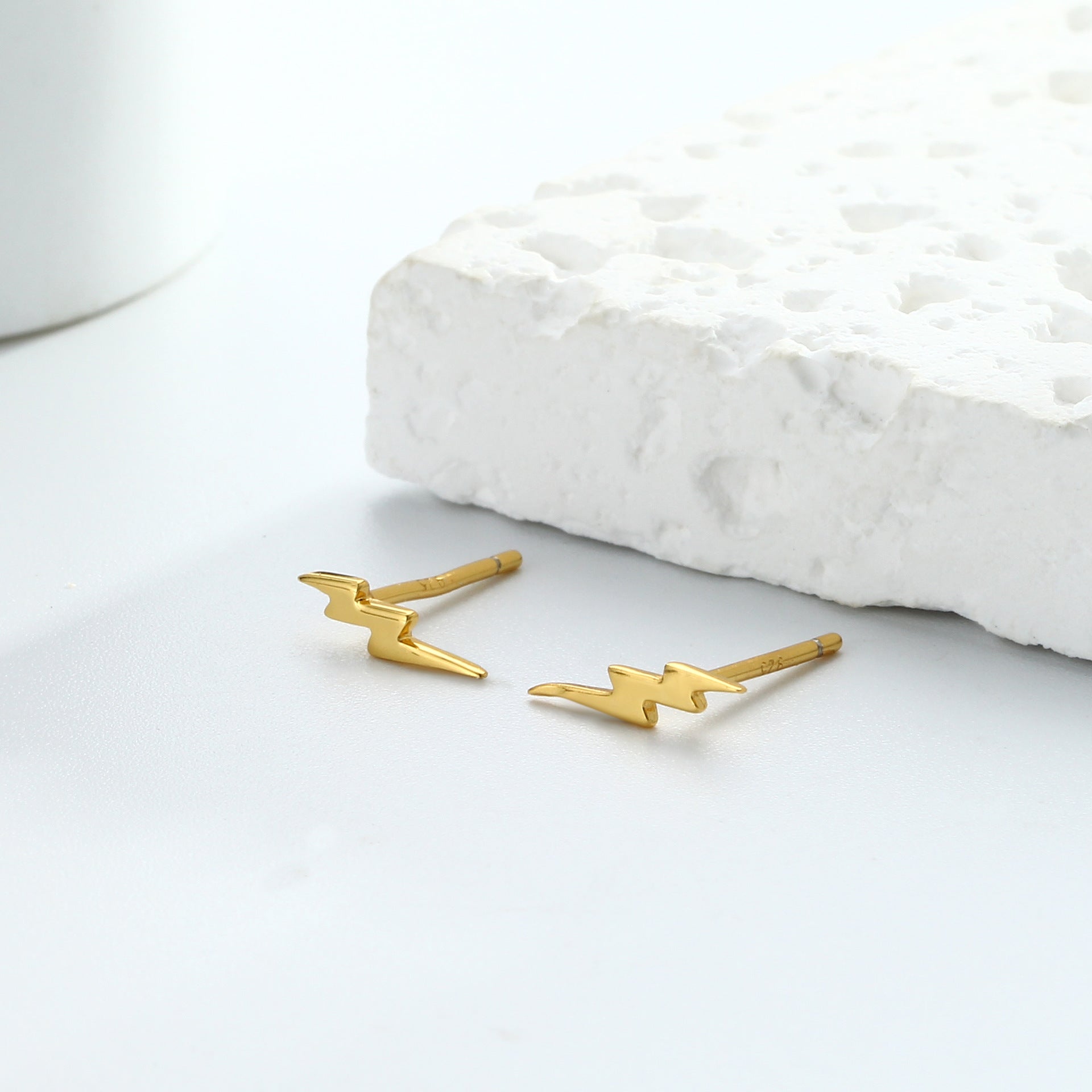 Damen Ohrstecker im trendigen Blitzdesign Shop Nory