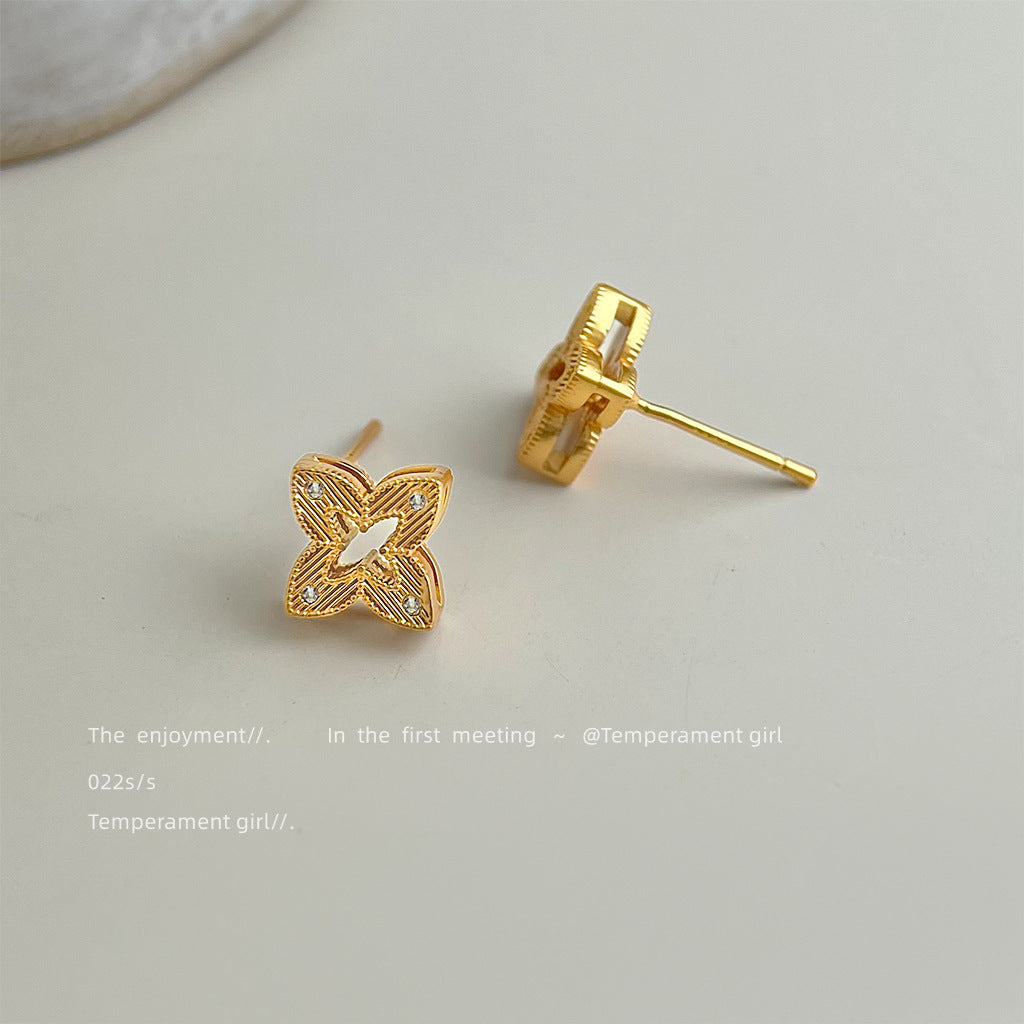 Damenohrringe mit einzigartigem Blüten-Design und feiner Oberflächenstruktur Shop Nory