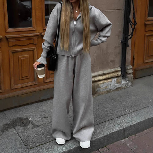Damen Feinstrick-Zweiteiler mit taillierter Zip-Kapuzenjacke und weiten High‑Waist Kordelhose Shop Nory