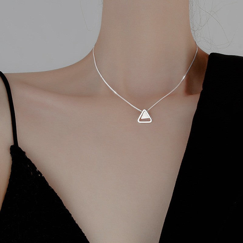Damen minimalistischer Anhänger aus Sterling Silber mit dreieckigem Design Shop Nory