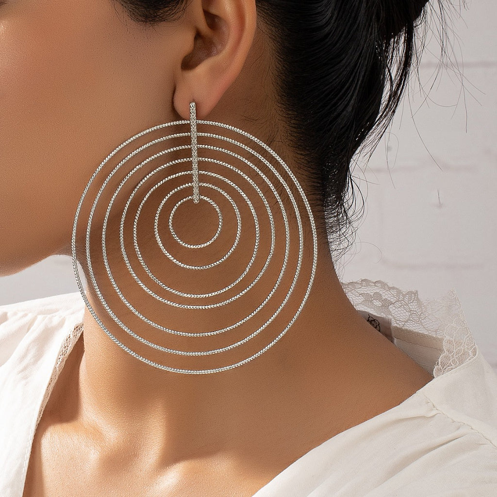 Damen Ohrringe mit geschichteten, kreisförmigen Designelementen Shop Nory