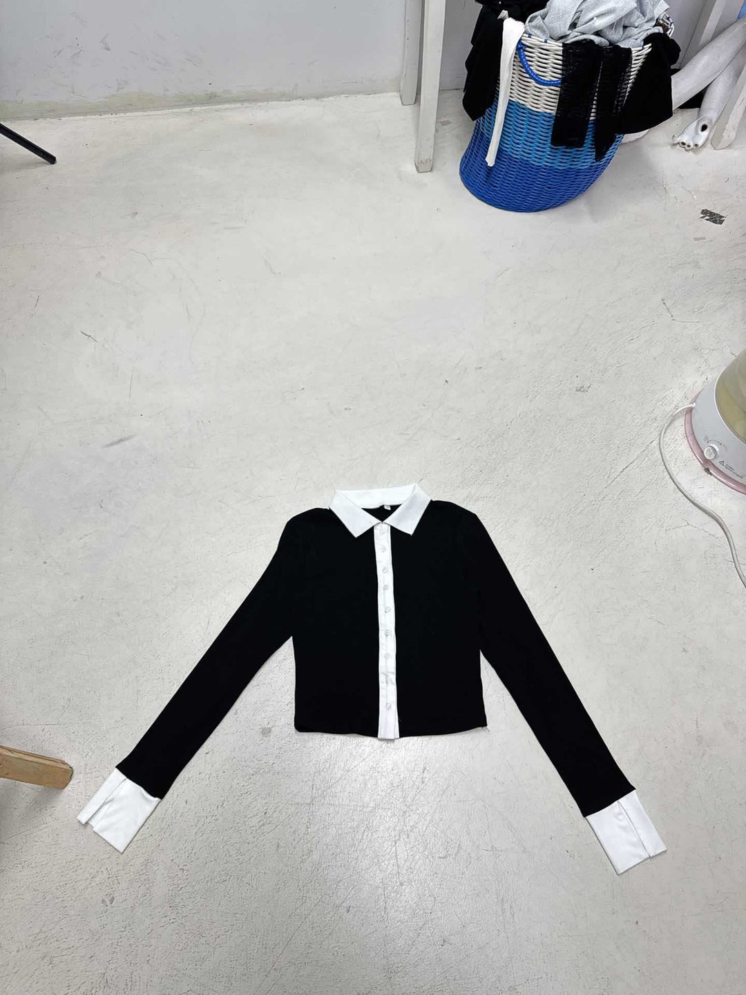 Damen nan taillierter Ripp-Kurzcardigan mit Kontrastkragen und verlängerten Manschetten Shop Nory