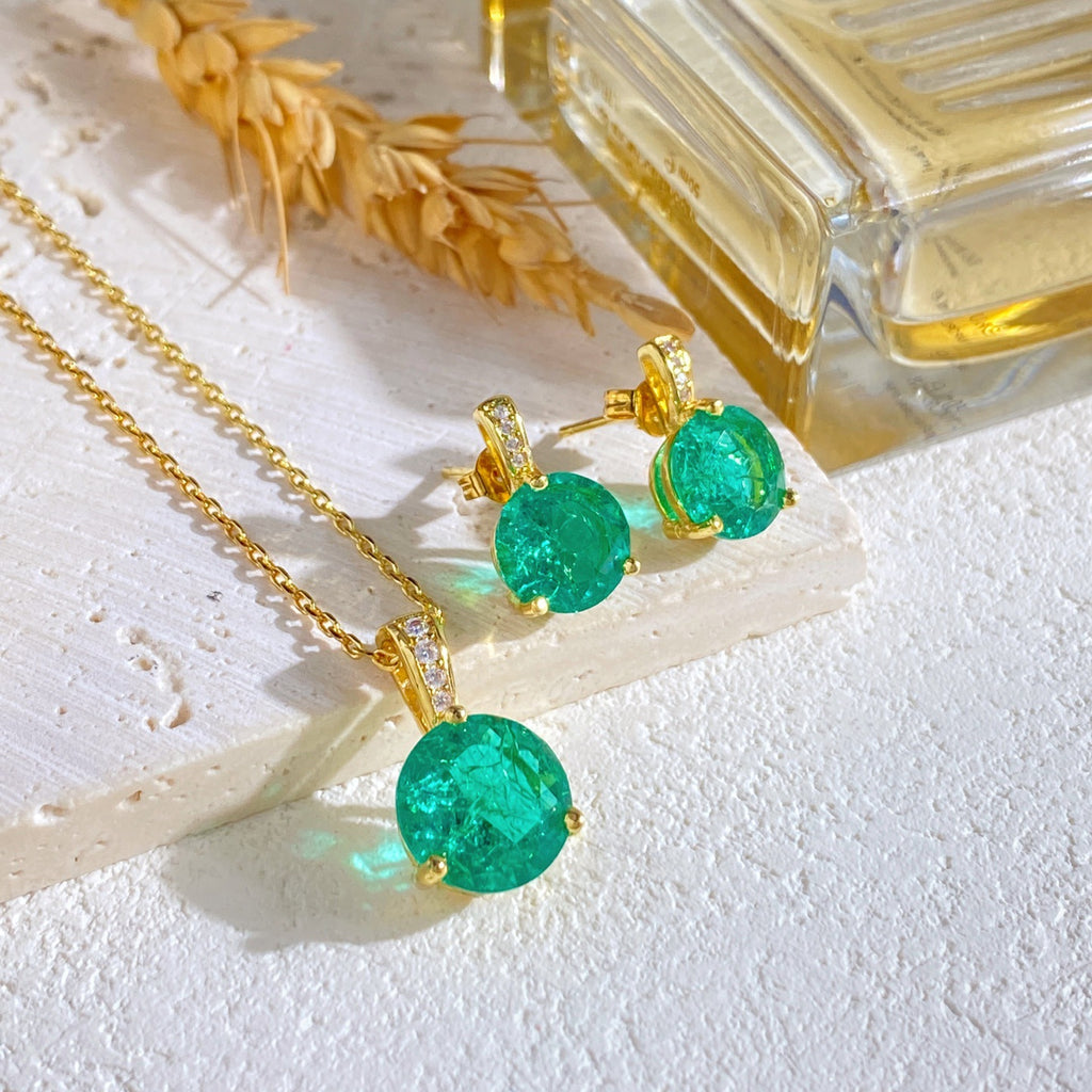 Rund facettiertes Zirkonia-Pendeln Necklace und Ohrstecker-Set mit vergoldeter Krappenfassung und Pavé-Bail