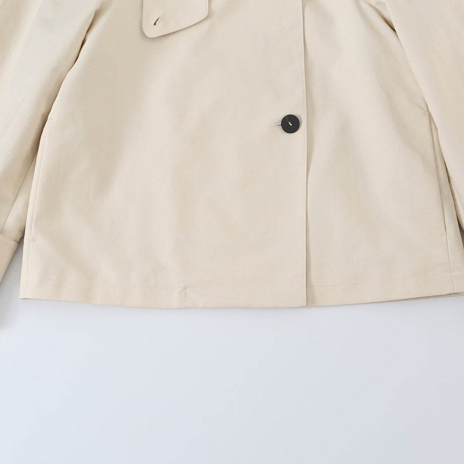 Damen Kurz geschnittene Trenchjacke mit asymmetrischer Knopfleiste und Hemdkragen Shop Nory