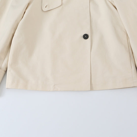 Damen Kurz geschnittene Trenchjacke mit asymmetrischer Knopfleiste und Hemdkragen Shop Nory