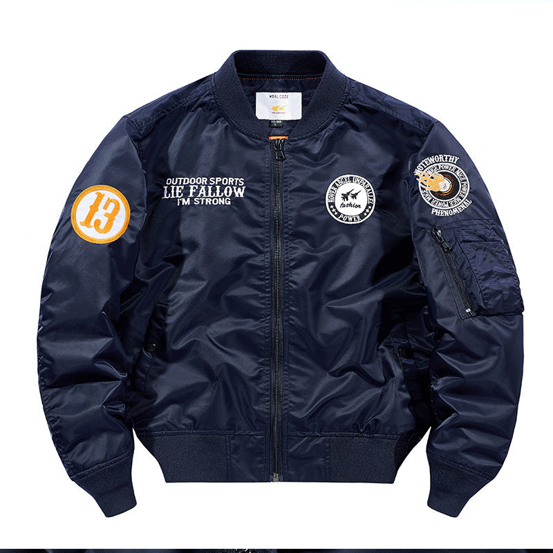 Herren leichte Piloten-Bomberjacke mit Badge‑Applikationen, Ärmeltasche und gerippten Bündchen Shop Nory