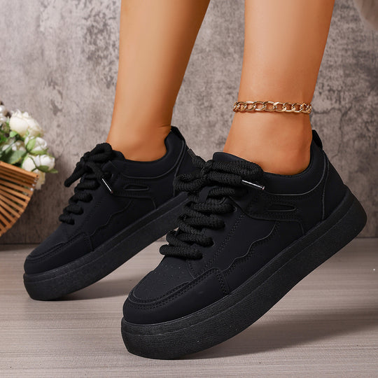 Damen Plateau-Sneaker mit dicker Laufsohle, übergroßen Schnürsenkeln und gepolstertem Knöchelbereich Shop Nory