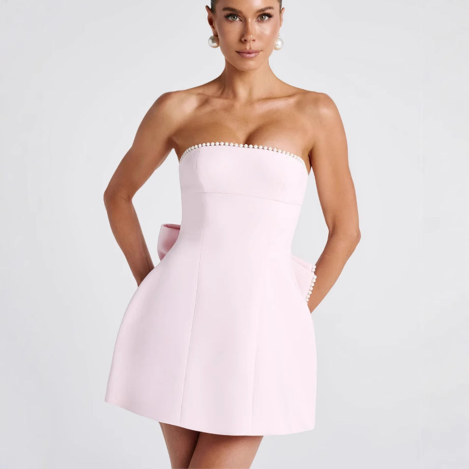 Damen Cocktailkleid mit schulterfreiem Design und perlenverziertem Saum