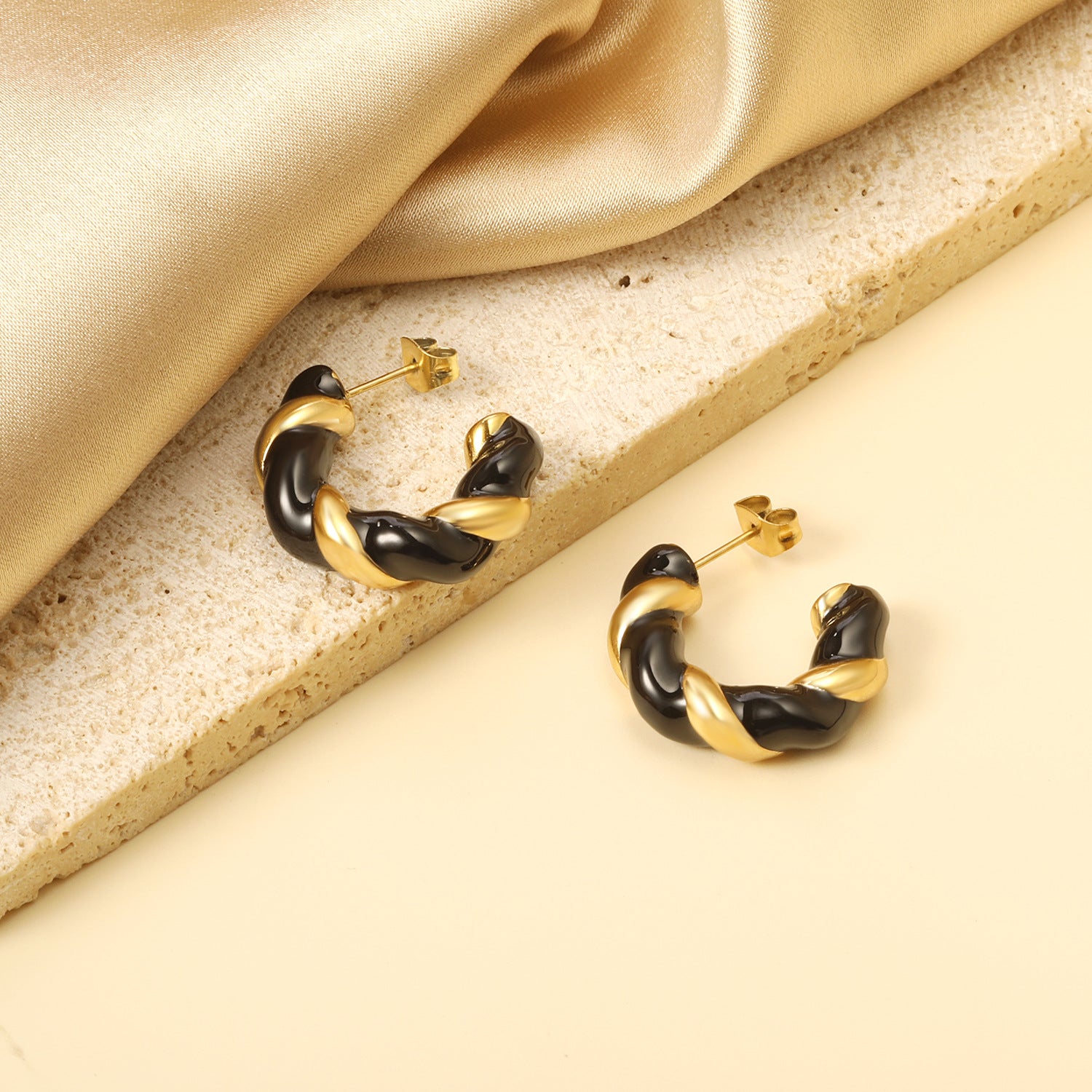 Damen Hängende Ohrstecker mit goldplattiertem Edelstahl und einzigartigem Design Shop Nory