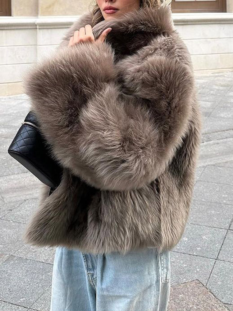 Damen Pelzjacke im modernen Oversize-Stil mit gemütlichem Kragen