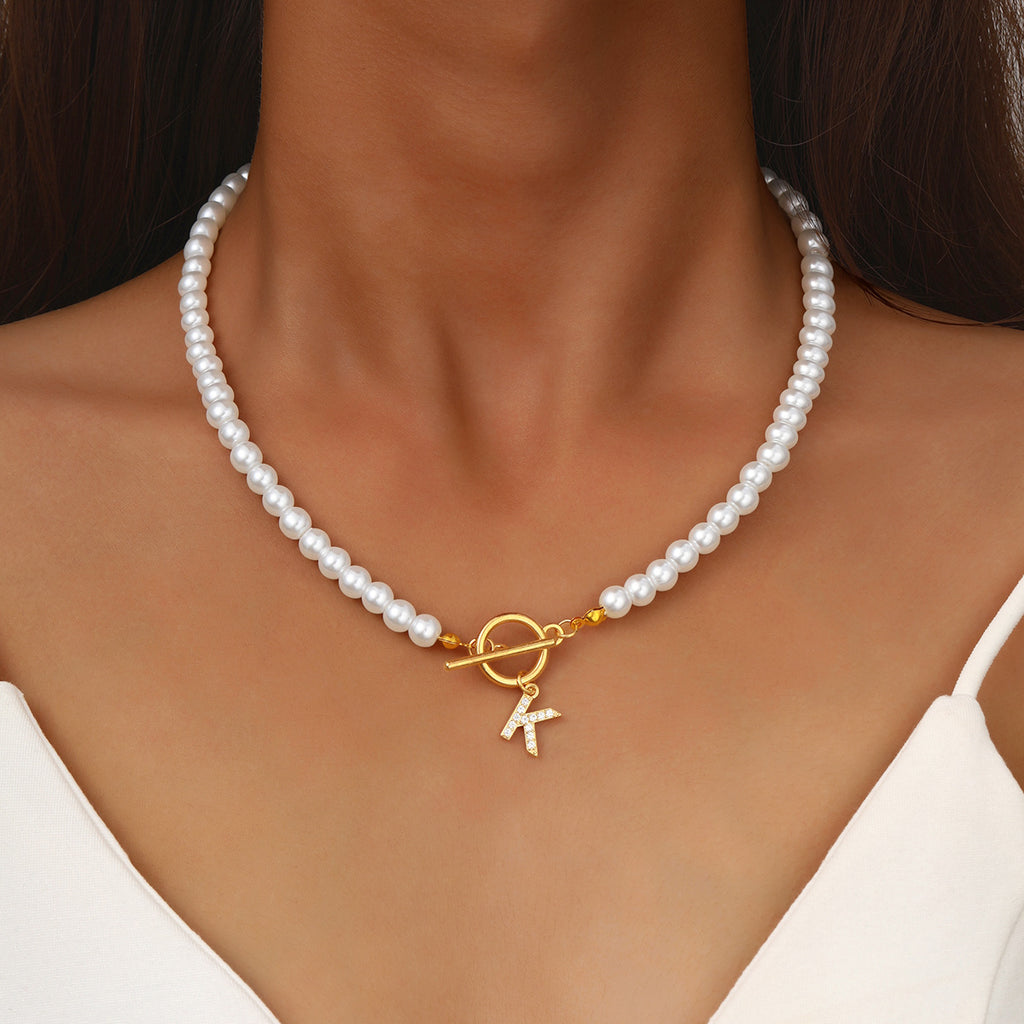 Damen Halskette mit auffälligem Perlen-Design und personalisiertem Anhänger Shop Nory