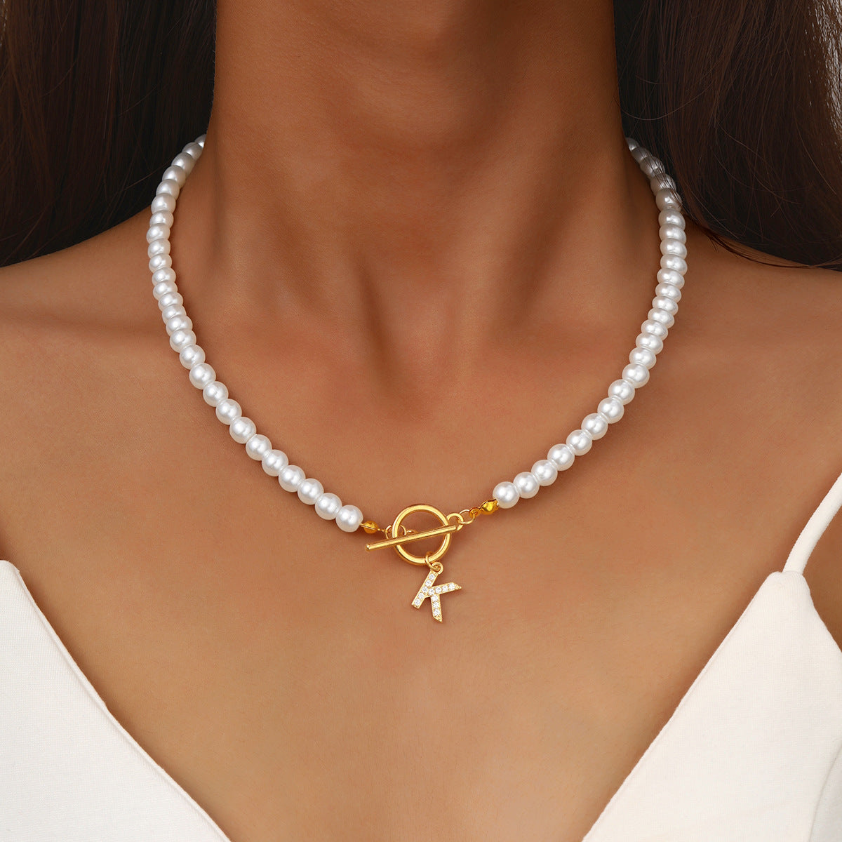 Damen Halskette mit auffälligem Perlen-Design und personalisiertem Anhänger Shop Nory