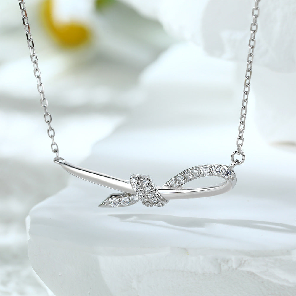 Damen Halskette mit elegantem Schleifenmotiv und funkelnden Zirkonia-Steinen Shop Nory