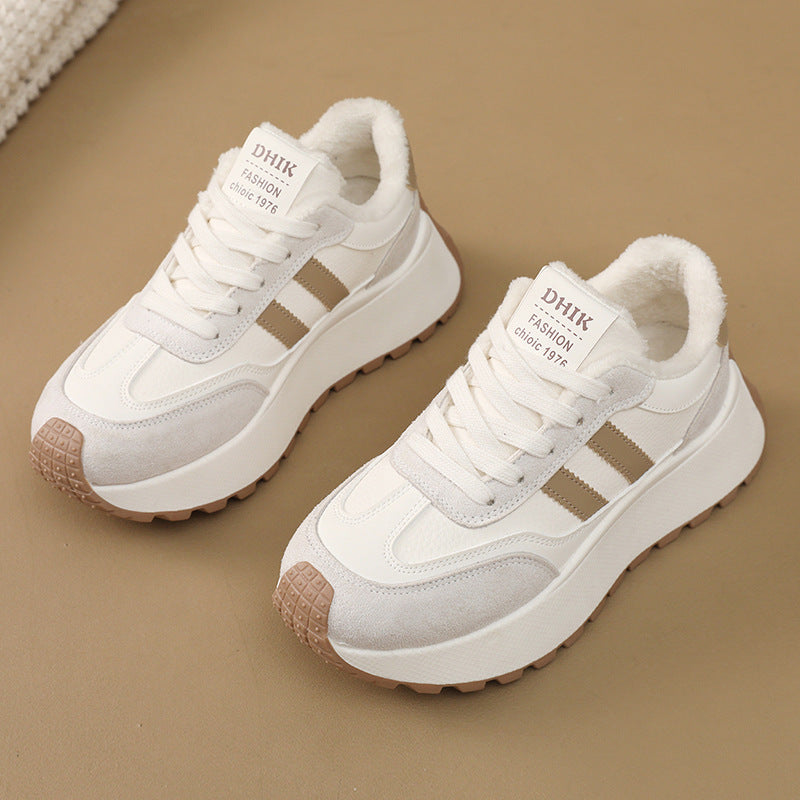 Damen Plateau Sneakers mit weich gefüttert Innenausstattung und modischen Akzenten Shopnory