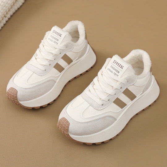 Damen Plateau Sneakers mit weich gefüttert Innenausstattung und modischen Akzenten Shopnory