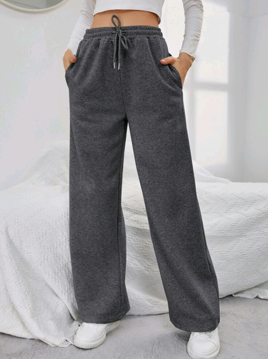 Damen nan High‑Waist Wide‑Leg Jogginghose mit elastischem Komfortbund, Kordelzug und tiefen Eingrifftaschen Shop Nory