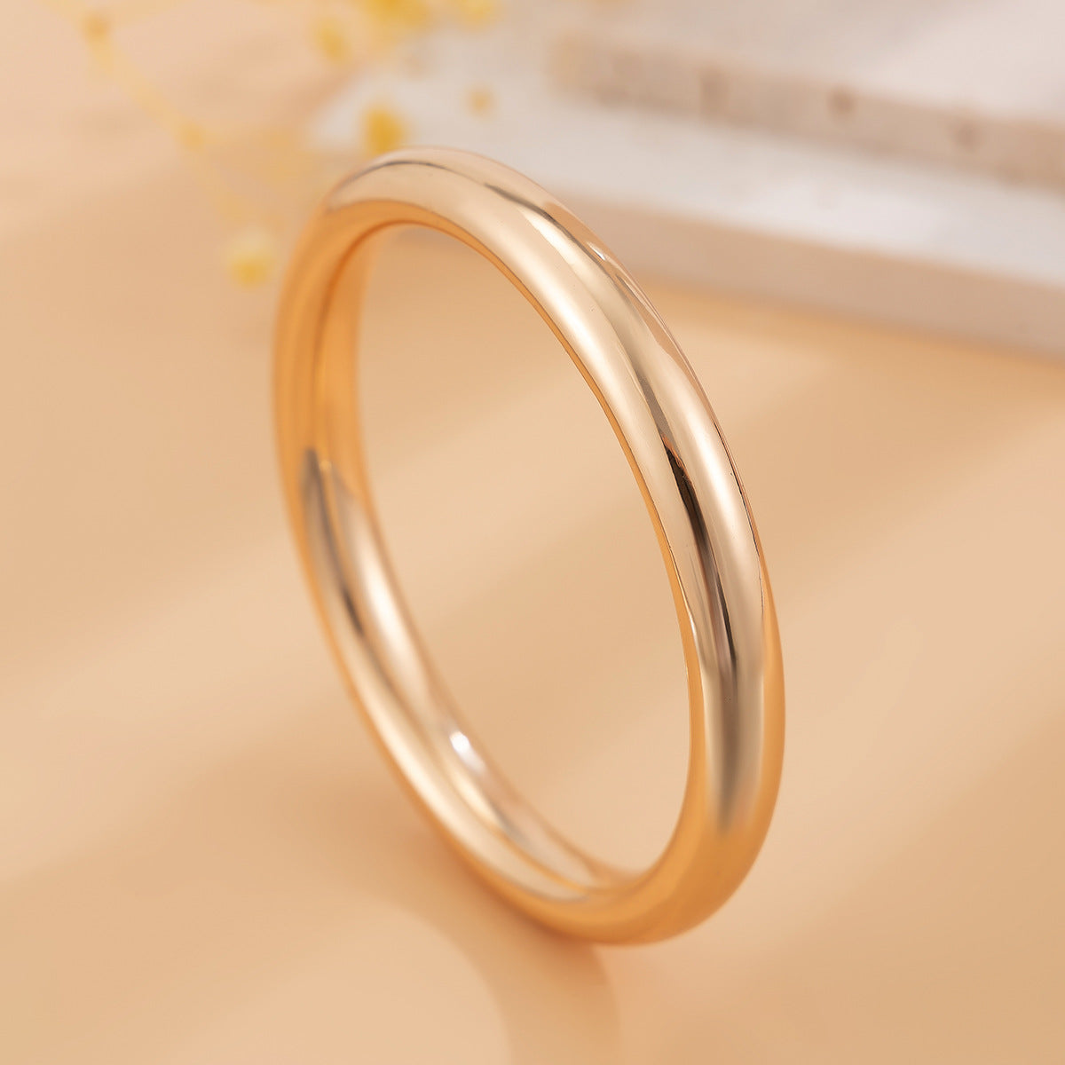 Damen stilvoller Armreif aus hochwertigem Metall mit elegantem Design Shop Nory