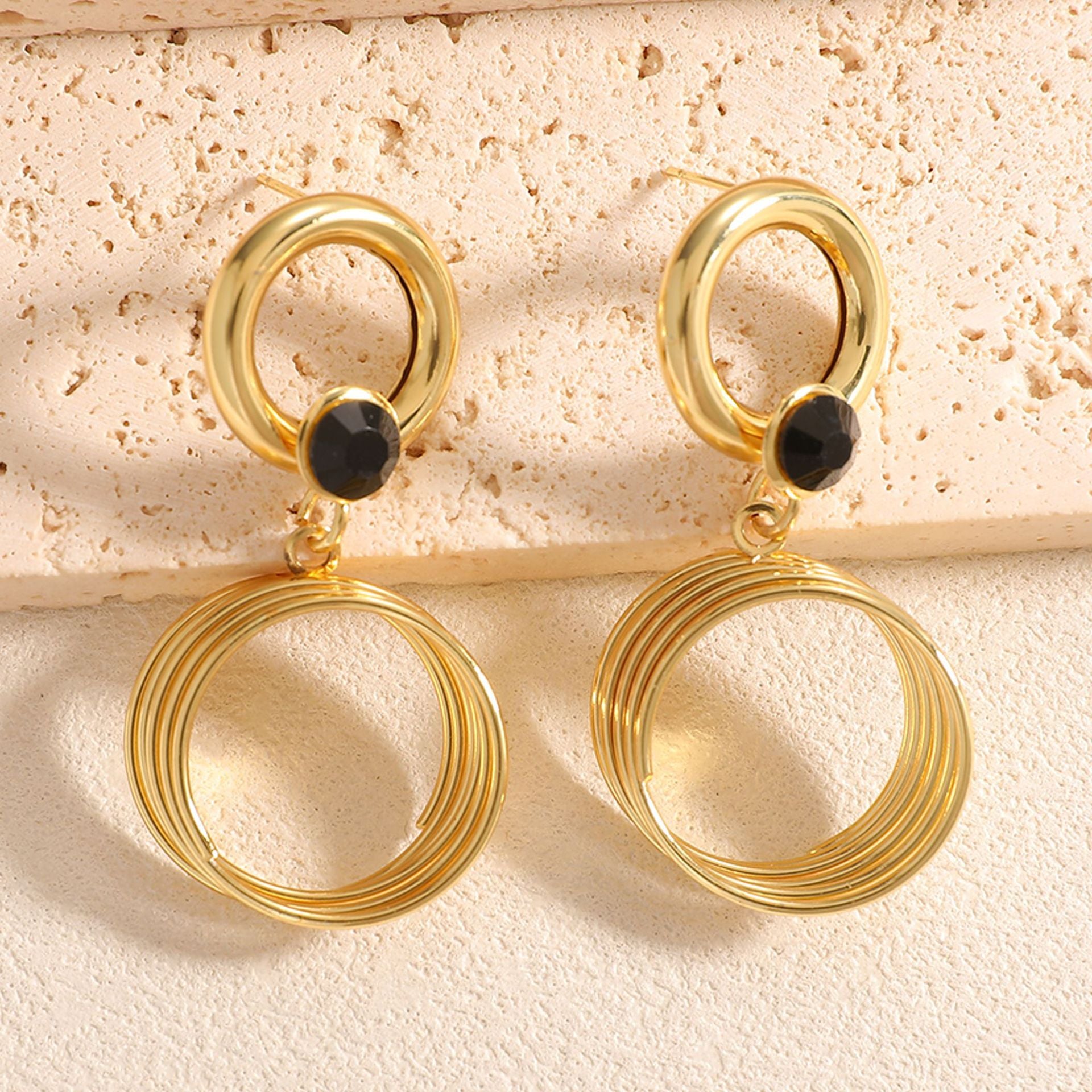 Damen Ohrringe mit elegantem spiralförmigem Design Shop Nory