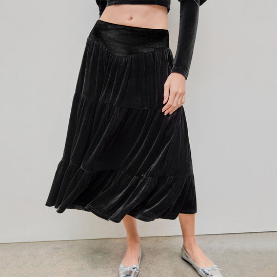 Damen Samtiges zweiteiliges Set mit gerafftem Bustier-Crop und stufigem Midirock Shop Nory