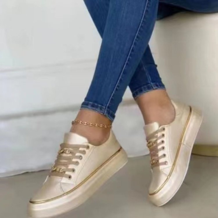 Damen Plateausneaker mit goldener Zierkante und Schmuckketten‑Details Shop Nory