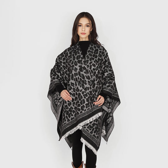 Damen Jacquard‑Poncho im Oversize‑Überwurf mit Leoprint und Fransensaum Shop Nory