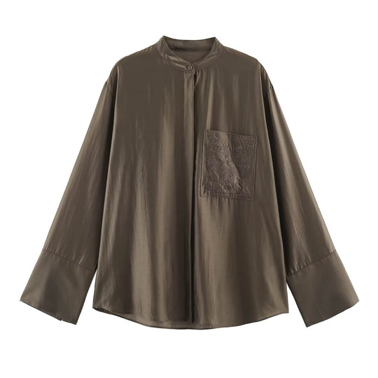 Damen Oversize-Seidenoptik-Hemdbluse mit Stehkragen und bestickter Brusttasche Shop Nory