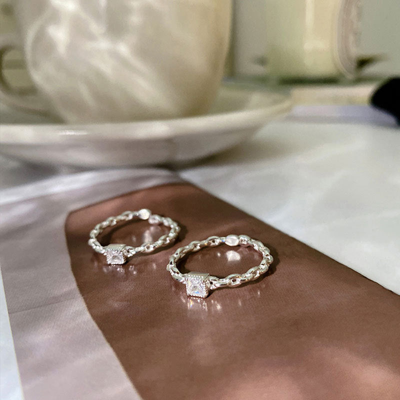 Damen Zarter Ring mit funkelndem Zirkonia und filigranem Design Shop Nory