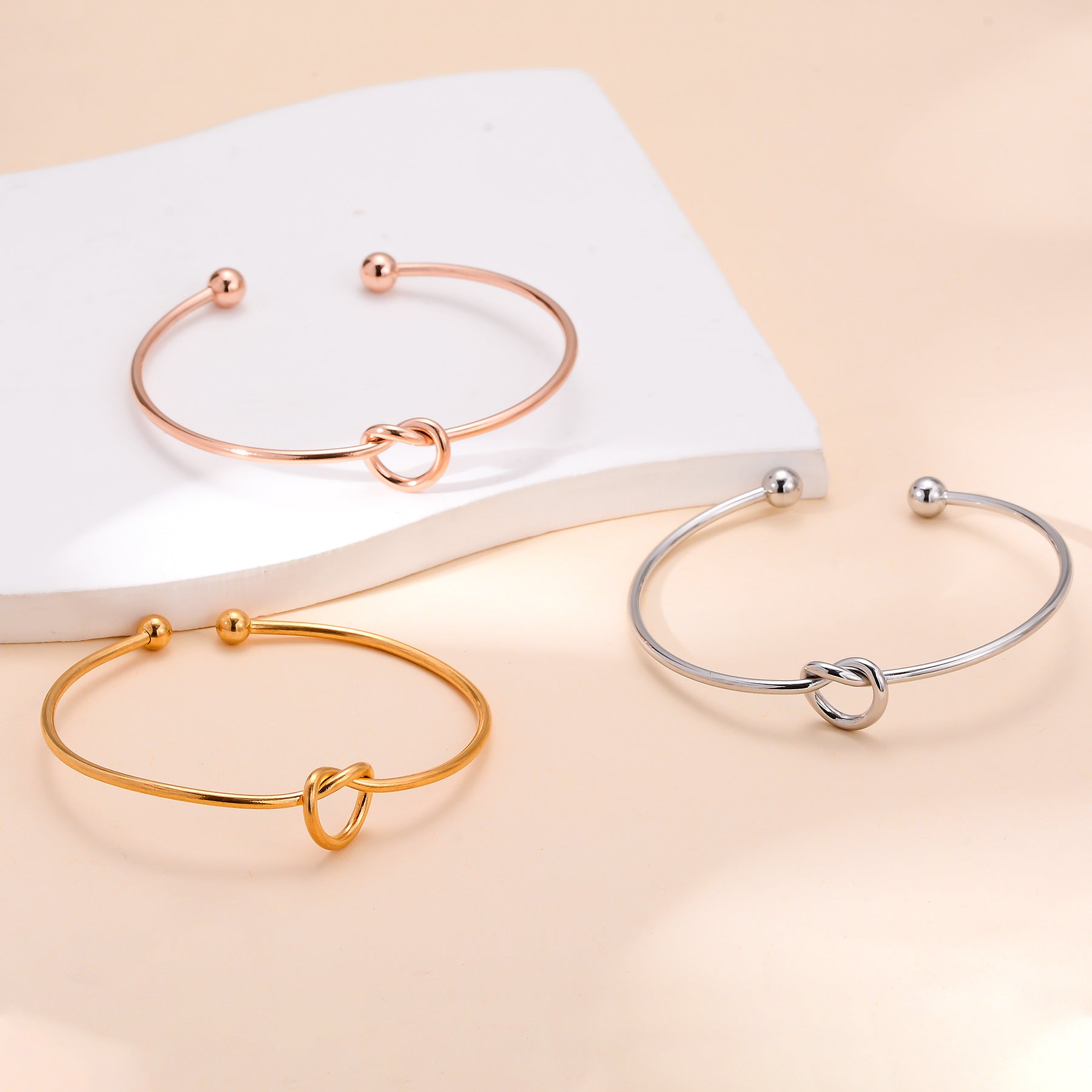 Damen offenes Armband mit Herzdesign Shop Nory